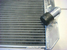 Load image into Gallery viewer, Aluminum Radiator for TOYOTA HILUX SURF 2.8D LN106 LN107 3L Diesel 1988-1997 MT